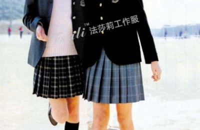 Why customize class uniforms? What pattern should be designed for class uniforms so that the whole class will be satisfied?