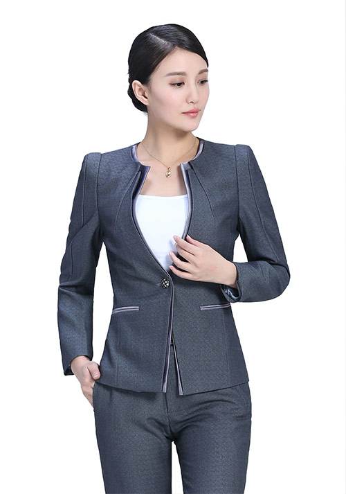 Wearing requirements for women's suits for different occasions  