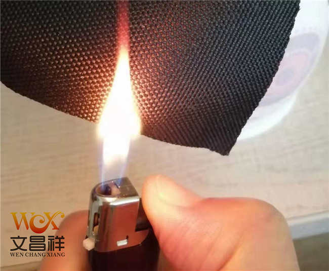 Flame-retardant cloth