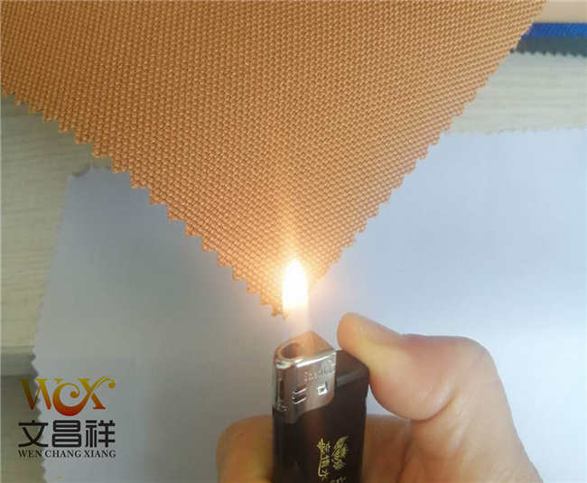 Fire-retardant and flame-retardant cloth